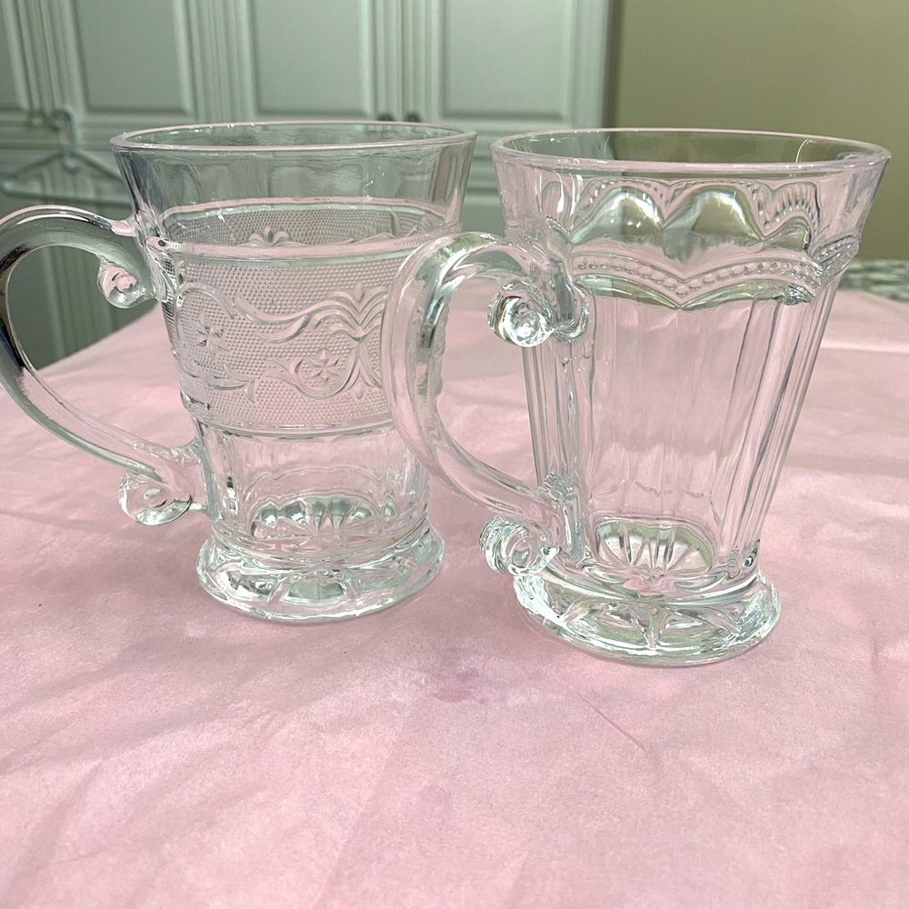2 VINTAGE GLASS MUGS WITH HANDLES. EACH IS SIMILAR, YET DECORATED DIFFERENTLY
